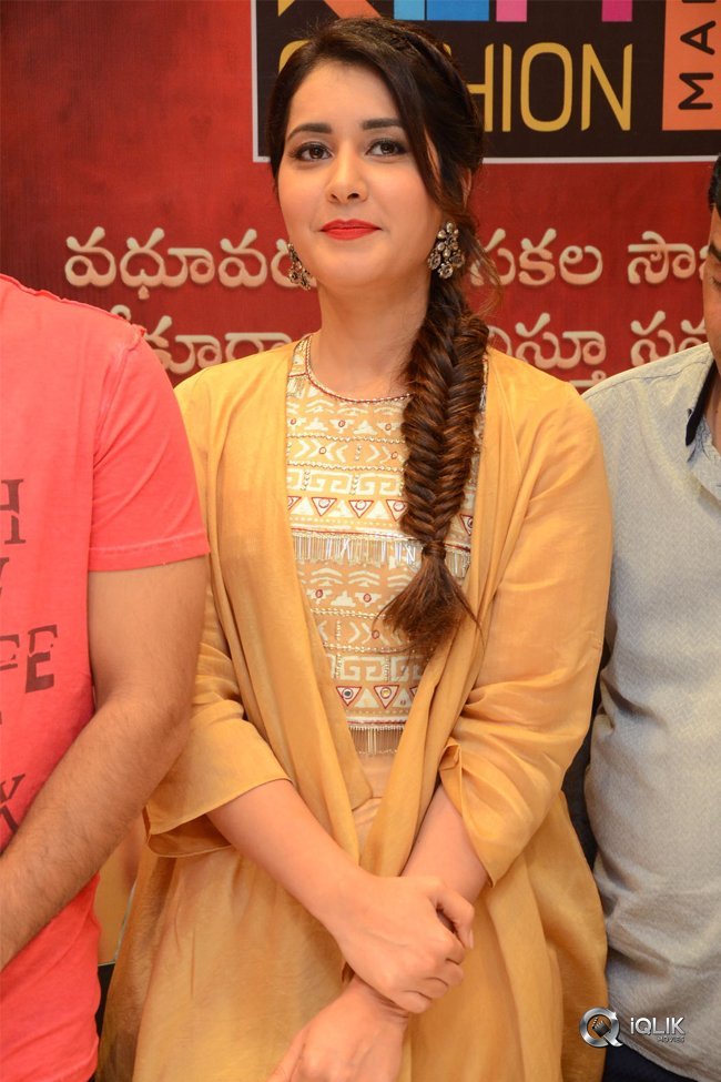 Srinivasa-Kalyanam-Team-at-KLM-Fashion-Mall